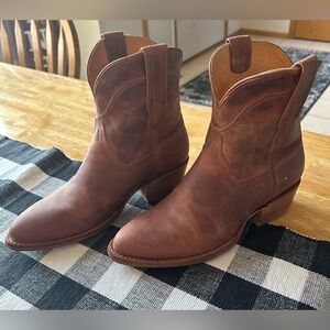 Women’s Tecova Mini Cowboy Boot